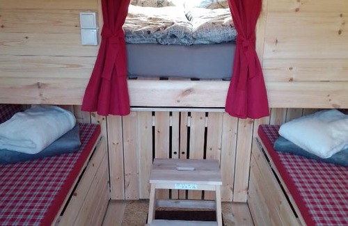 Deutsch Haseldorf Apartamento | Schlaffass und Hütte mit Teich