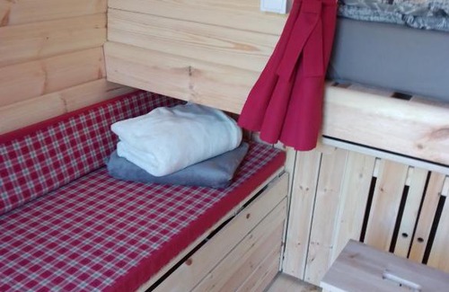 Deutsch Haseldorf Apartamento | Schlaffass und Hütte mit Teich