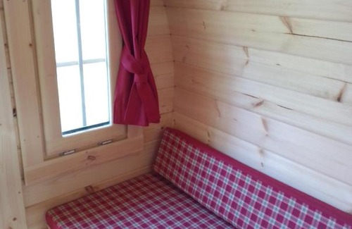 Deutsch Haseldorf Apartamento | Schlaffass und Hütte mit Teich