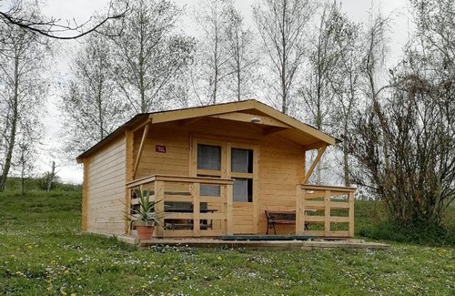 Deutsch Haseldorf Apartamento | Schlaffass und Hütte mit Teich