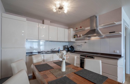 Uhldingen-Muehlhofen Apartamento | Schlossbühl penthouse: exclusive accommodation with a magnificent view