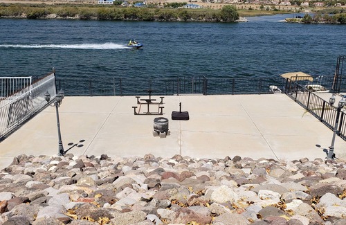 Holiday Shores Casa | Schneider's Riverfront Retreat