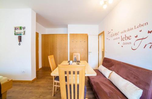 Rabla Apartamento | Schnitzer Ferienwohnung Holunder