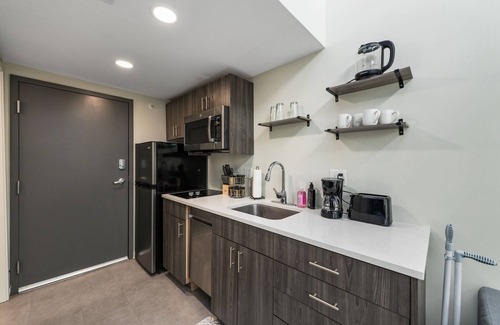 South Kansas City Apartamento | Scholars Row 207 - Studio Suite!