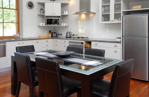 Kahuranaki Otro | The School House - Riverside Luxury