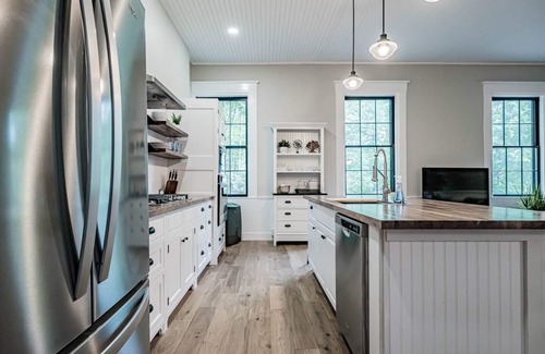 Bridgton Casa | Schoolhouse*Hot Tub*Game Room*Minutes to Lakes*King Beds*Firepit