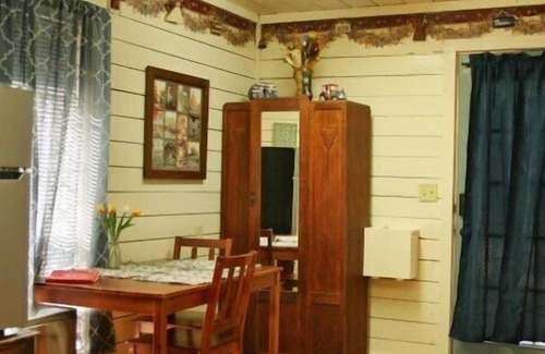 San Augustine Casa | Schoolhouse in the Pineywoods