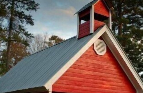 San Augustine Casa | Schoolhouse in the Pineywoods