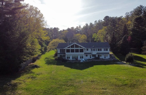 Pottersville Casa | Schroon Lake Luxe Hot Tub Escape Dock 7 bedroom