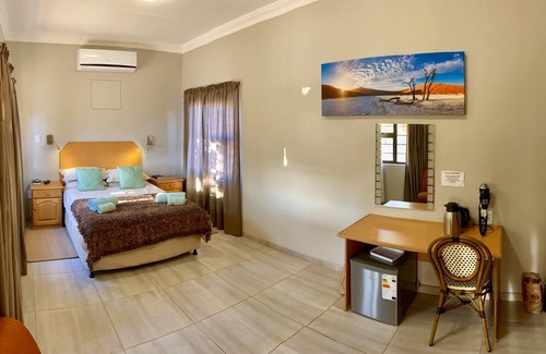 Keetmanshoop Hotel | Schuetzenhaus Guesthouse