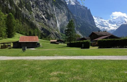 Lauterbrunnen Hostal | Schutzenbach Backpackers For Adults 18-34 years only