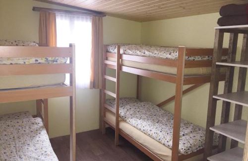 Lauterbrunnen Hostal | Schutzenbach Backpackers For Adults 18-34 years only