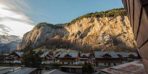Lauterbrunnen Hostal | Schutzenbach Backpackers For Adults 18-34 years only