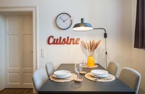 Sankt Ingbert Apartamento | SCHWARZLINS LoftRaum - Stilvolles Apartment mit Smart TV, NETFLIX, Disney Plus, schnellem WLAN, Parken, Nespresso