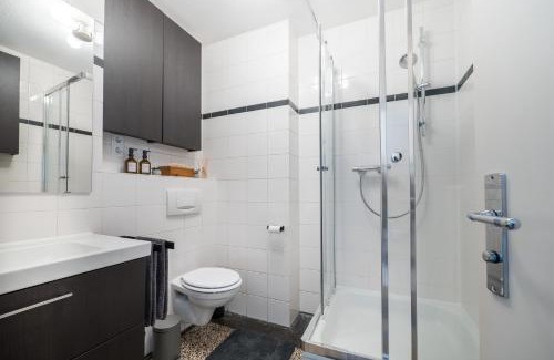 Sankt Ingbert Apartamento | SCHWARZLINS LoftRaum - Stilvolles Apartment mit Smart TV, NETFLIX, Disney Plus, schnellem WLAN, Parken, Nespresso