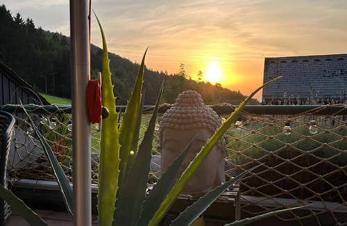 Sasbachwalden Apartamento | 'Schwarzwaldlodge Zeitlos' with Mountain View, Private Terrace and Wi-Fi
