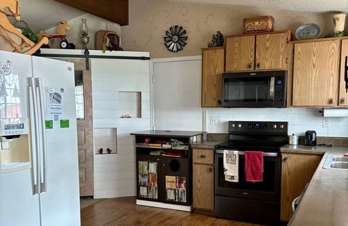 Shelbina Casa | Schwieter Land & Livestock offers cowboy charm plus all the modern amenities