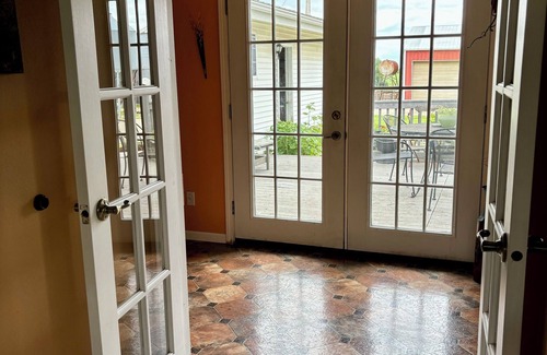 Shelbina Casa | Schwieter Land & Livestock offers cowboy charm plus all the modern amenities