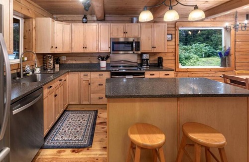 Bear Creek Cabina | Scootberry Cabin, Peaceful Log Home Perfect for the Family