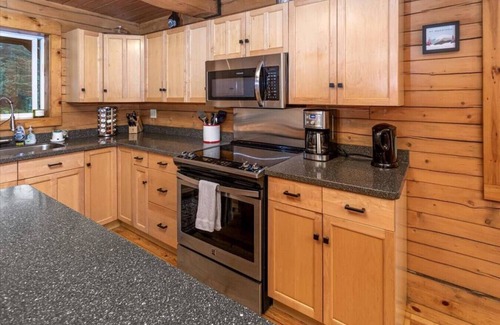 Bear Creek Cabina | Scootberry Cabin, Peaceful Log Home Perfect for the Family