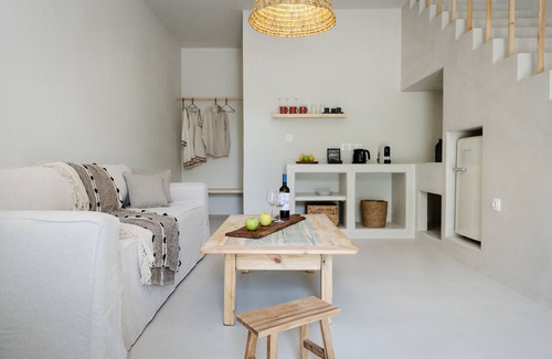 Monolithos Apartamento | Scorpios Beach Santorini