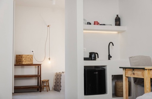Monolithos Apartamento | Scorpios Beach Santorini
