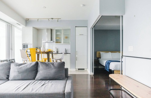 Downtown Toronto Hotel | Lakefront 2 bed, 2 bath Downtown Toronto W/Parking