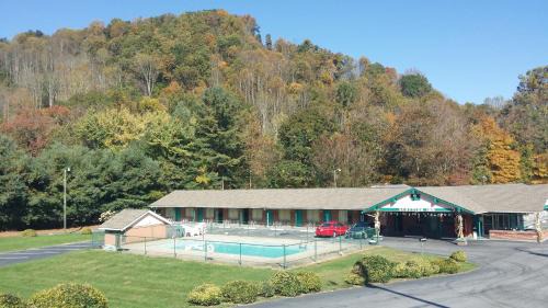 Maggie Valley Hotel | Scottish Inn Maggie Valley