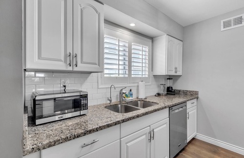 Pavoreal Condominio | Scottsdale Camelback 469- 2B w/ Community Amenities, Pet Friendly + Nearby to Old Town!