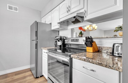 Pavoreal Condominio | Scottsdale Camelback 469- 2B w/ Community Amenities, Pet Friendly + Nearby to Old Town!