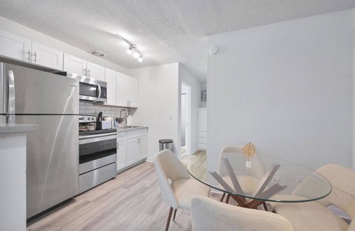 Peaceful Valley Apartamento | Scottsdale Luxury Studio- Free Parking - Luxe Bed