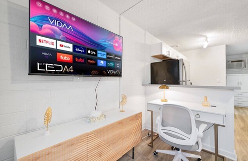 Peaceful Valley Apartamento | Scottsdale Luxury Studio- Free Parking - Luxe Bed