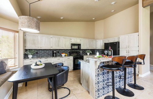 Paradise Park Vista Cabaña | Scottsdale Oasis- Pool - Game Room - Putting Green