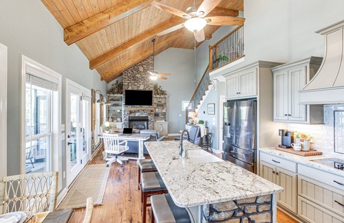 Scottsville Cabaña | Scottsville Cottage: Fire Pit & All-Year Lake View
