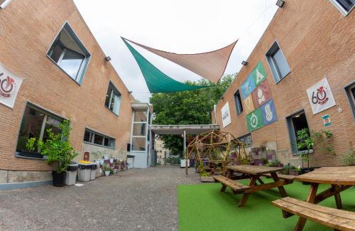 Media Legua Hostal | Scout Madrid Hostel