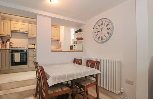 Stoke-sub-Hamdon Cabaña | SCRAMBLES COTTAGE, pet friendly in Stoke-Sub-Hamdon, Somerset