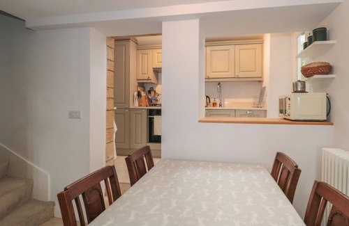 Stoke-sub-Hamdon Cabaña | SCRAMBLES COTTAGE, pet friendly in Stoke-Sub-Hamdon, Somerset