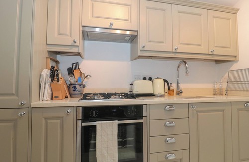 Stoke-sub-Hamdon Cabaña | SCRAMBLES COTTAGE, pet friendly in Stoke-Sub-Hamdon, Somerset