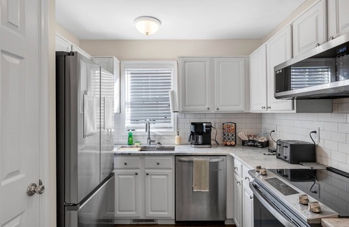 Wake Forest Casa | Screened-In Porch | Pet Friendly | Adjustable King Beds