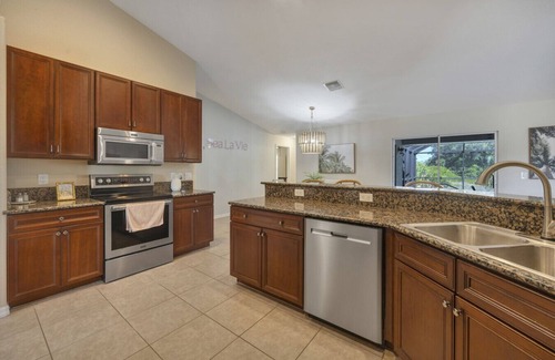 Port Charlotte Apartamento | Screened Pool Pet Friendly Grill Near Beach