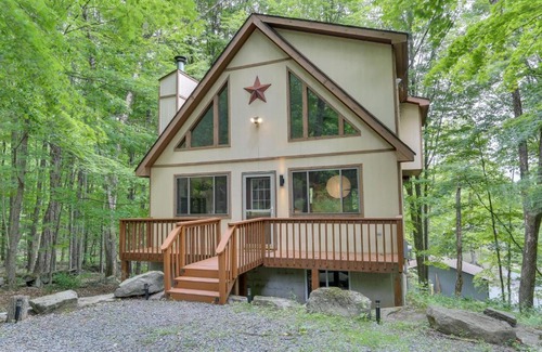 Hamlin Casa | Screened Porch and Grill Lake Ariel Vacation Rental