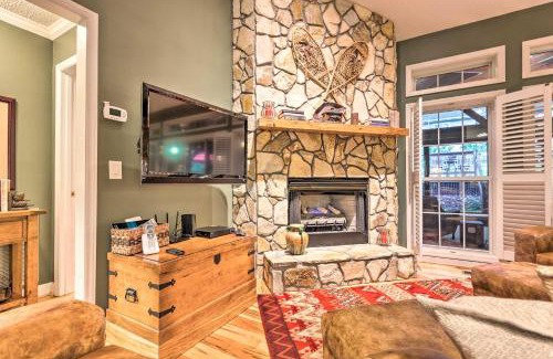 Beech Mountain Casa | Screened Porch and 3 Decks Beech Mountain Cabin