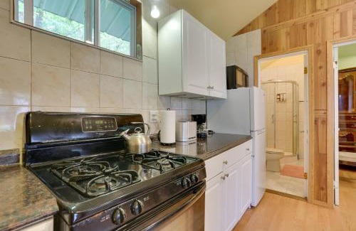 Mongaup Valley Casa | Screened Porch and Fire Pit Cabin Near Bethel Woods