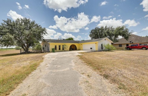 Harlingen Casa | Screened Porch Remote Harlingen House!