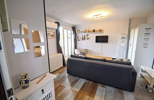 San Martín de Valdeiglesias Apartamento | Serene Lakeview Retreat