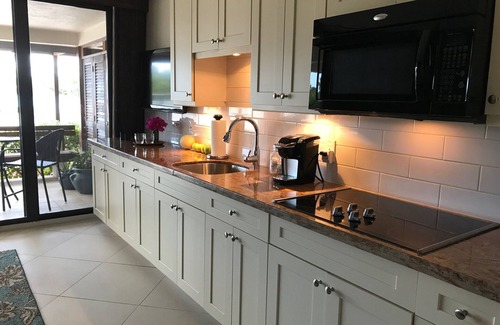 Red Hook Condominio | Sea 101 @ Sapphire: ¡Relajación, recreación y restauración!