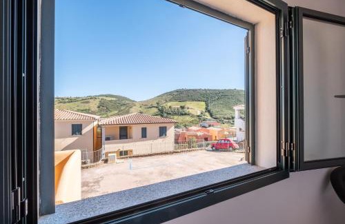 Franculacciu Apartamento | [SEA 10MIN] Modern house with pool in the hills