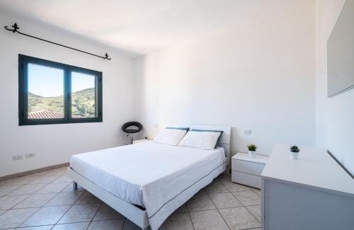 Franculacciu Apartamento | [SEA 10MIN] Modern house with pool in the hills