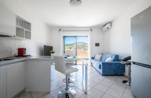 Franculacciu Apartamento | [SEA 10MIN] Modern house with pool in the hills