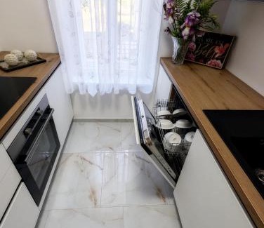 Ankaran Apartamento | SEA and SUN Ankaran, near the Beach, free Parking and Wi-Fi, stunning sunset, 80m2